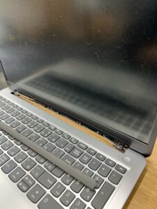 Lenovo IdeaPad 1-15ADA7ノートパソコン液晶ヒンジ部破損の修理