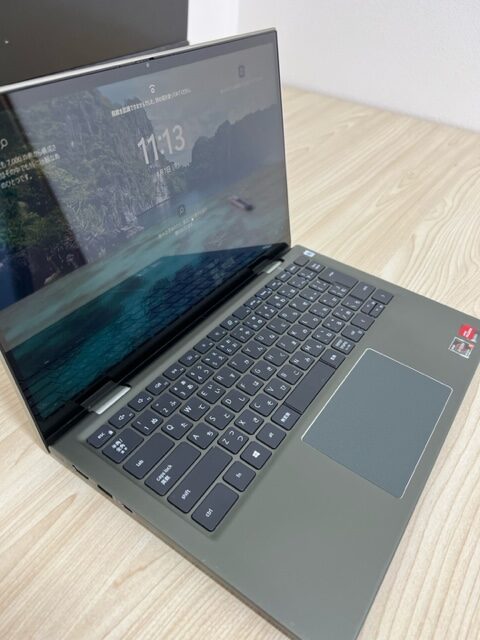 Dell Inspiron 7415 2-in-1 ノートパソコンの外装湾曲とヒンジ修理