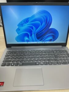 Lenovo IdeaPad 1-15ADA7ノートパソコン液晶ヒンジ部破損の修理