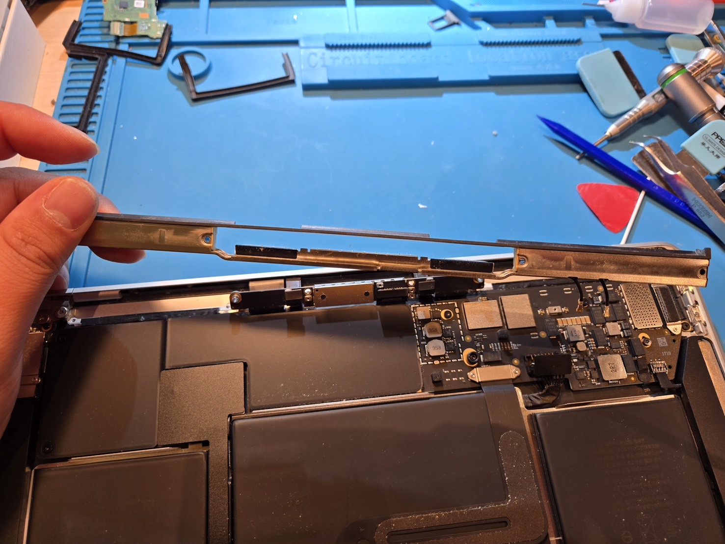 T.Tさま専用 MacBook Air 2020 (A2337) 液晶割れ MacBook Air (M1, 2020) A2337の液晶破損｜京都市伏見区