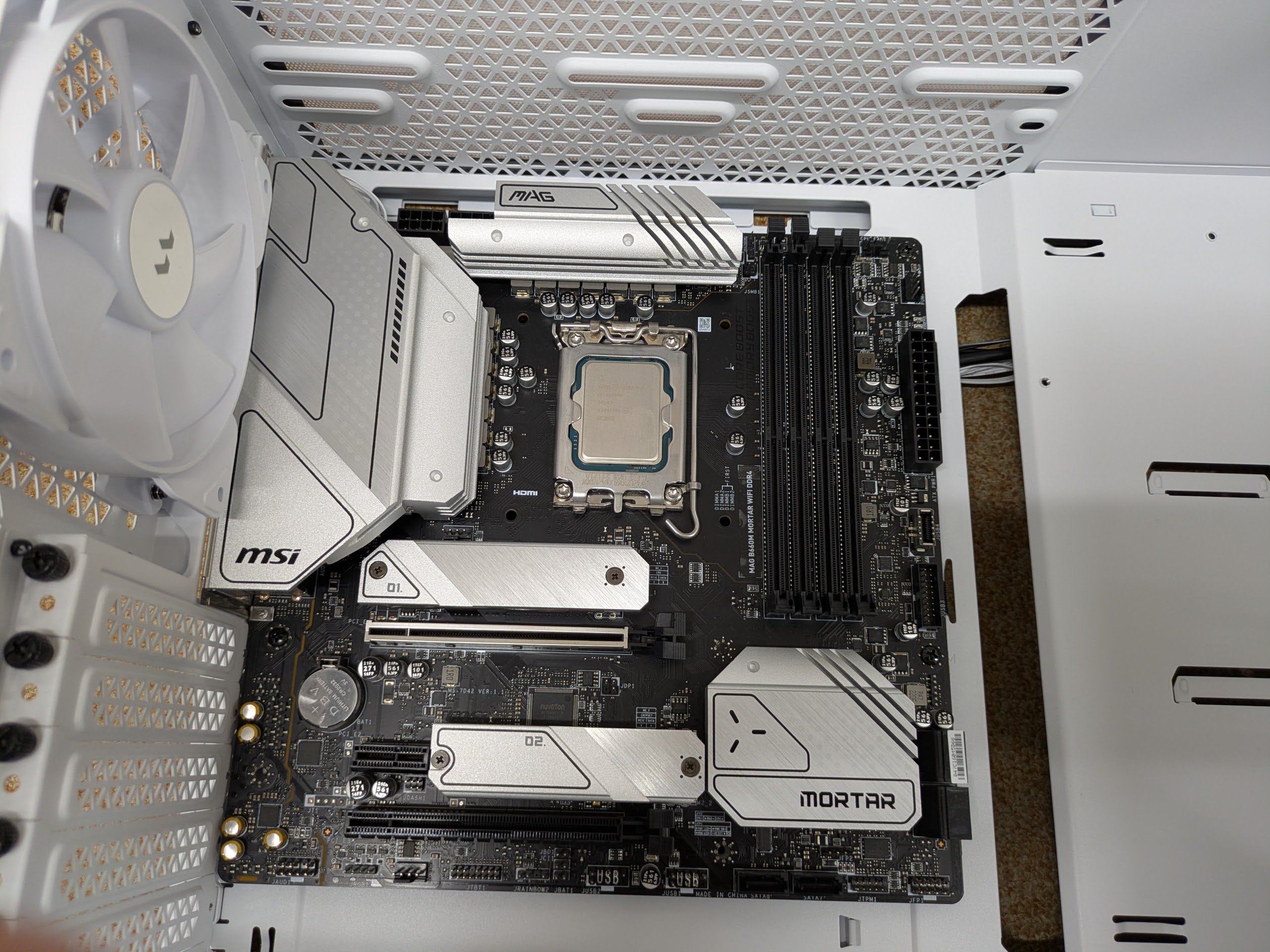 PCケース：cpu、メモリ、2枚ファン、電源、MSIマザーボード付き（DIY