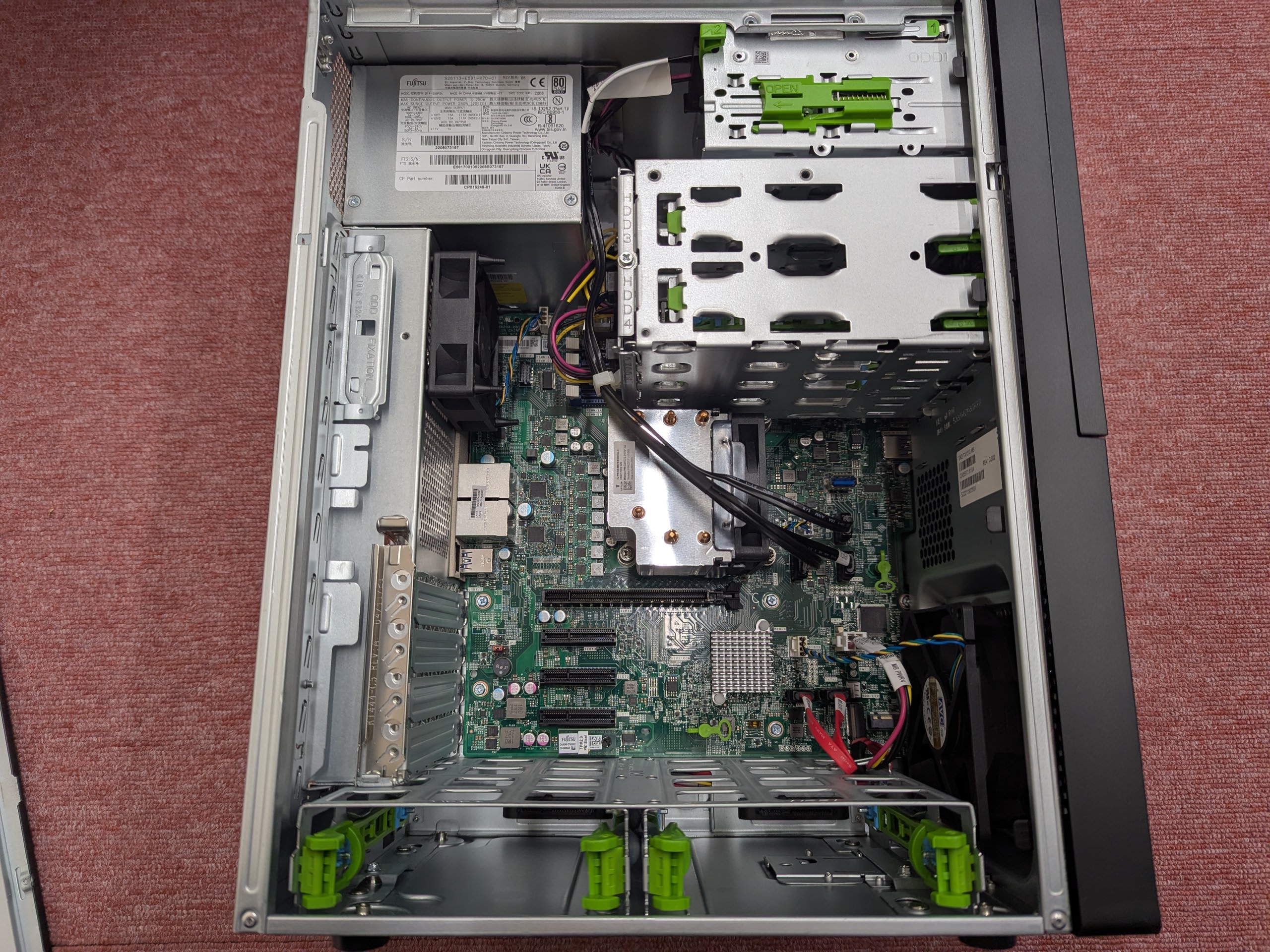 Fujitsu PRIMERGY TX1310 M5 Server 新品サードパーティー