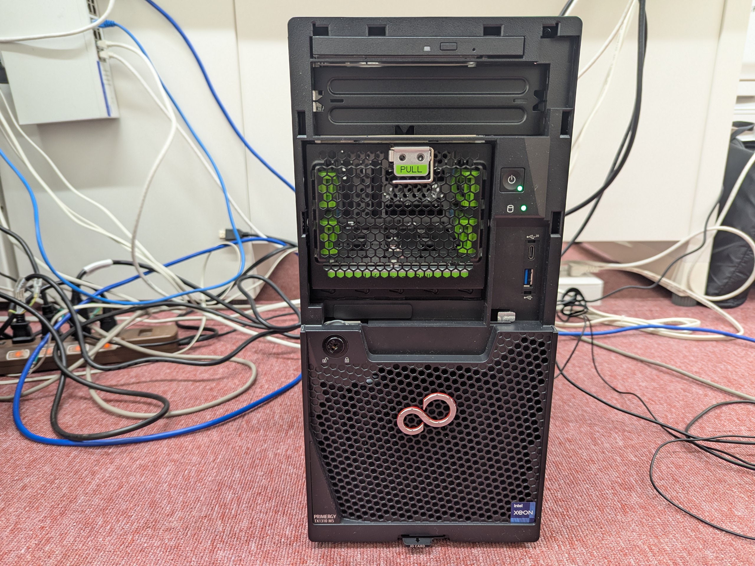 Fujitsu PRIMERGY TX1310 M5 Server 新品サードパーティー